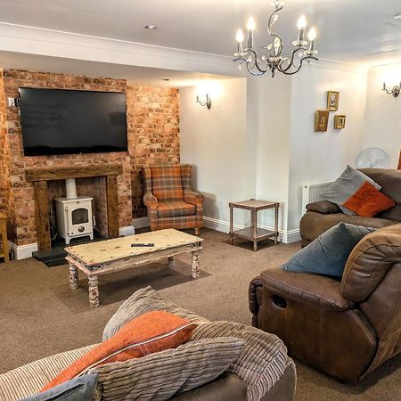 Spacious Home For Large Families And Contractors Wolverhampton Bagian luar foto