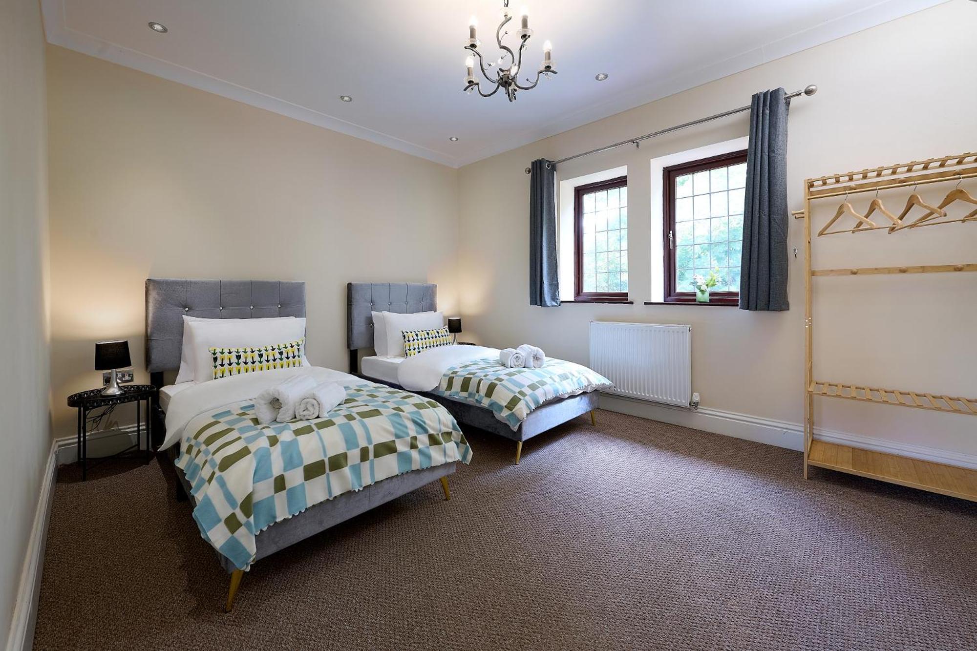 Spacious Home For Large Families And Contractors Wolverhampton Bagian luar foto