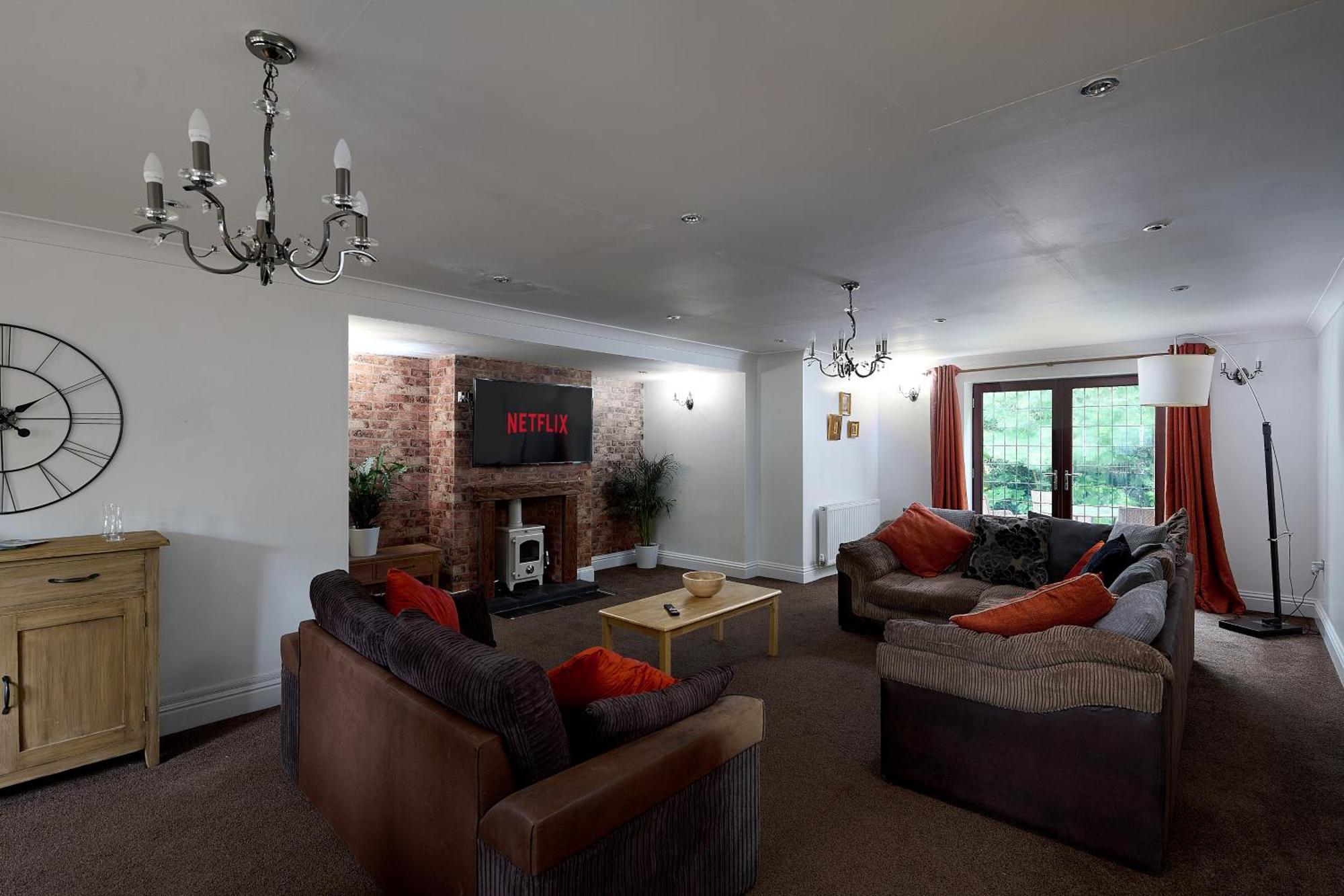 Spacious Home For Large Families And Contractors Wolverhampton Bagian luar foto