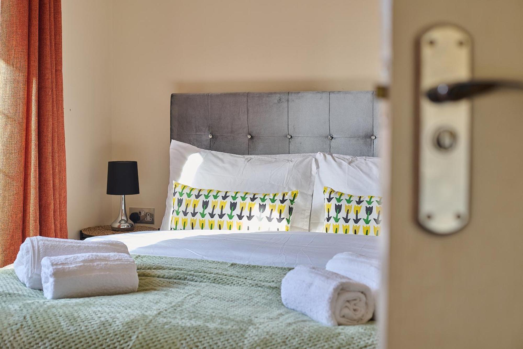 Spacious Home For Large Families And Contractors Wolverhampton Bagian luar foto