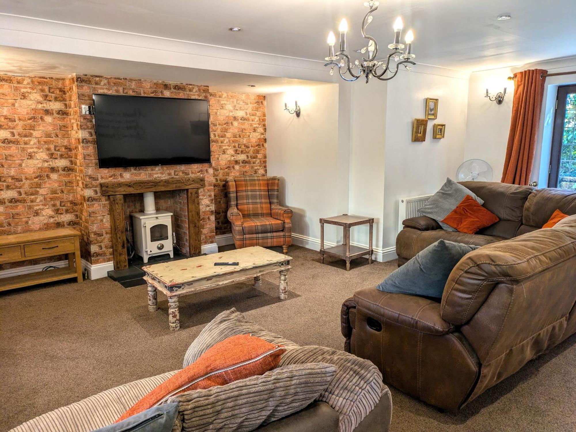 Spacious Home For Large Families And Contractors Wolverhampton Bagian luar foto