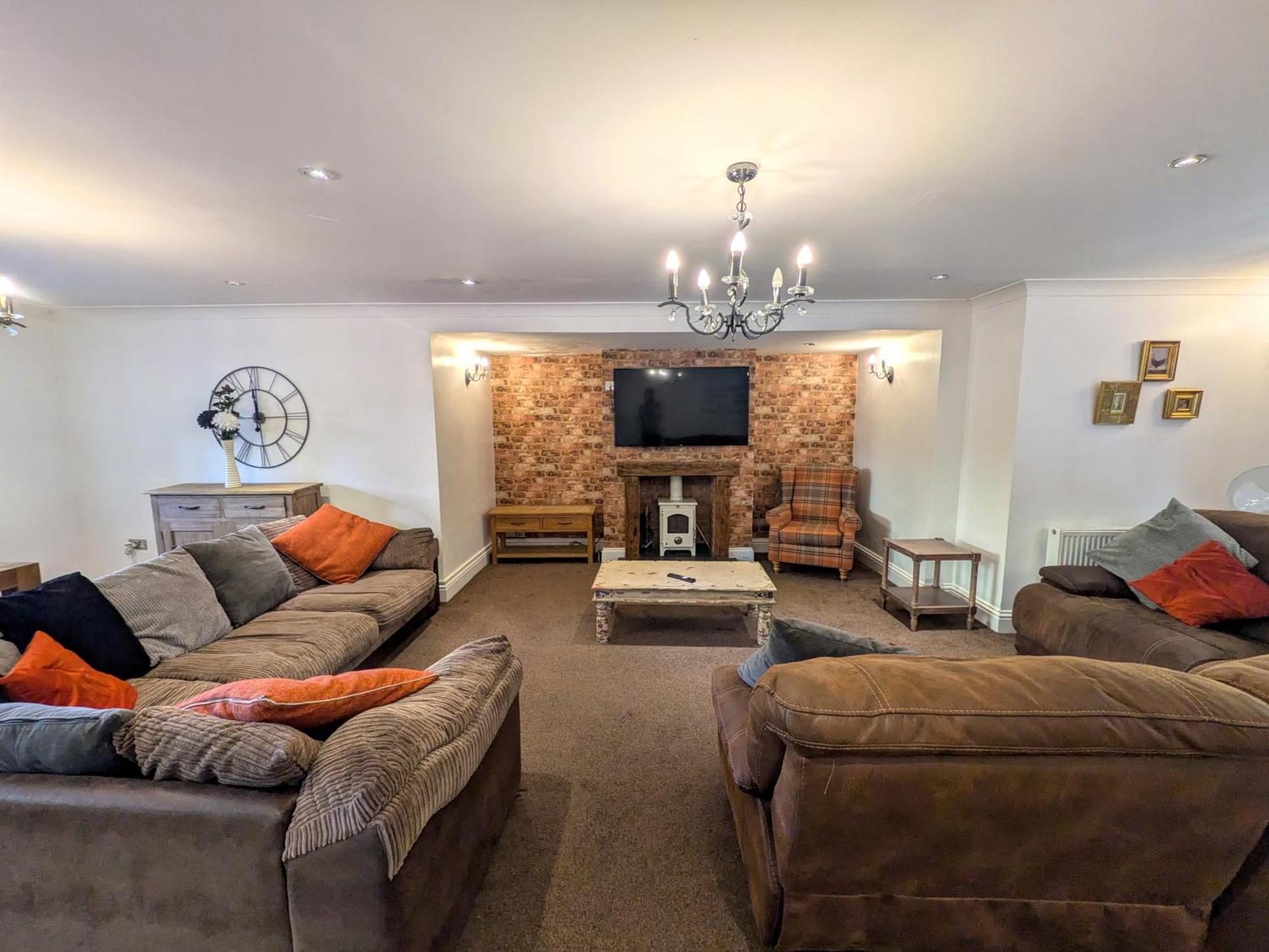 Spacious Home For Large Families And Contractors Wolverhampton Bagian luar foto