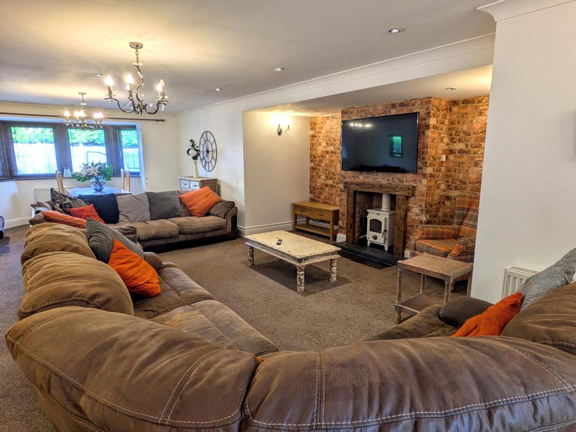 Spacious Home For Large Families And Contractors Wolverhampton Bagian luar foto