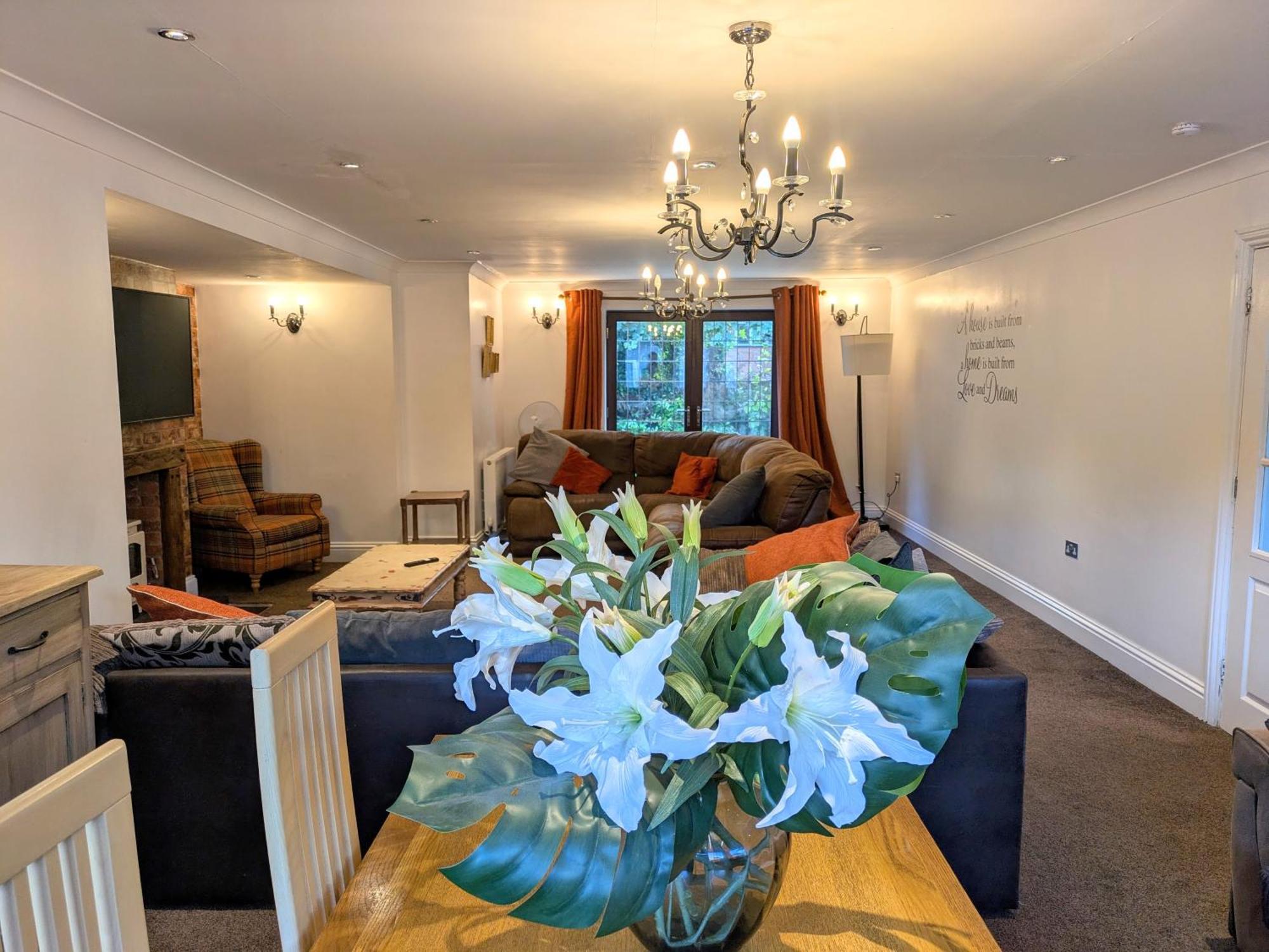 Spacious Home For Large Families And Contractors Wolverhampton Bagian luar foto